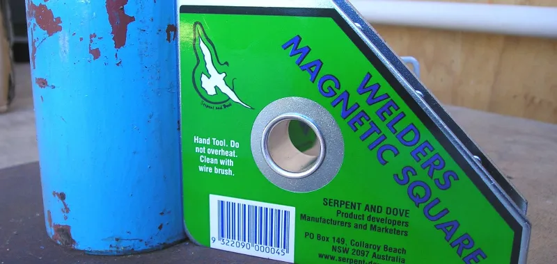 Magnetic square tool